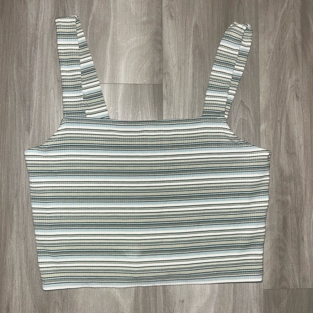 AE Crop Top Size Medium